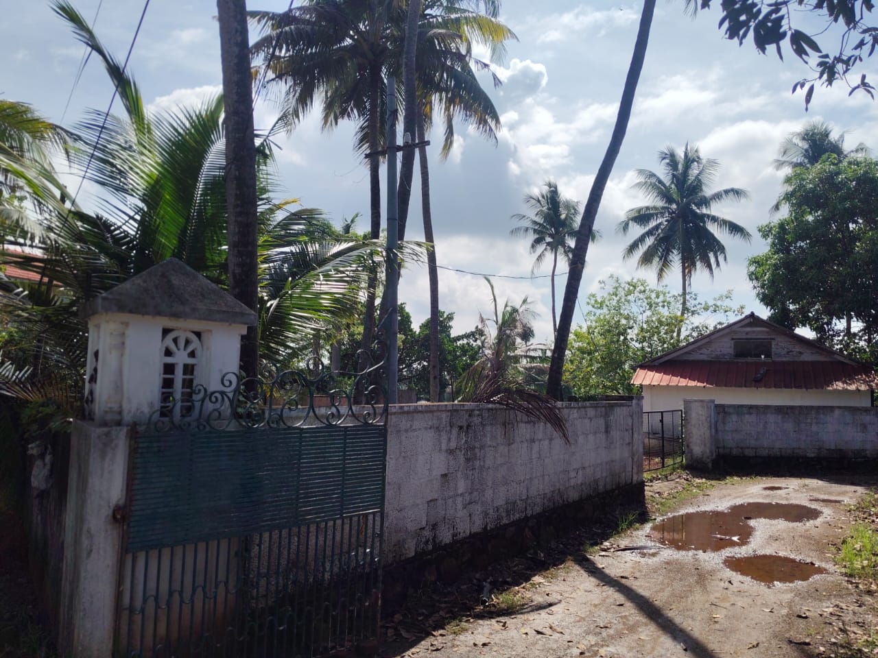 17.5 cents of Land with old house
