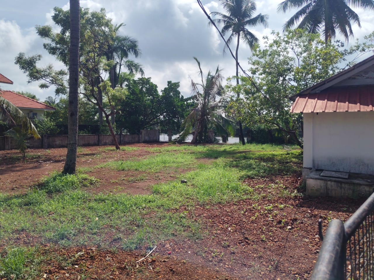 17.5 cents of Land with old house