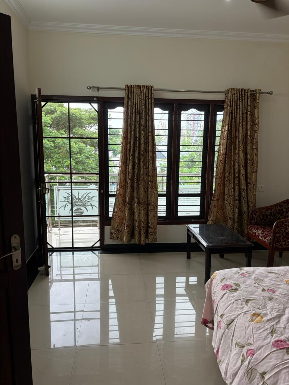 1700sqft 3BHK Fully Furnished Apartment