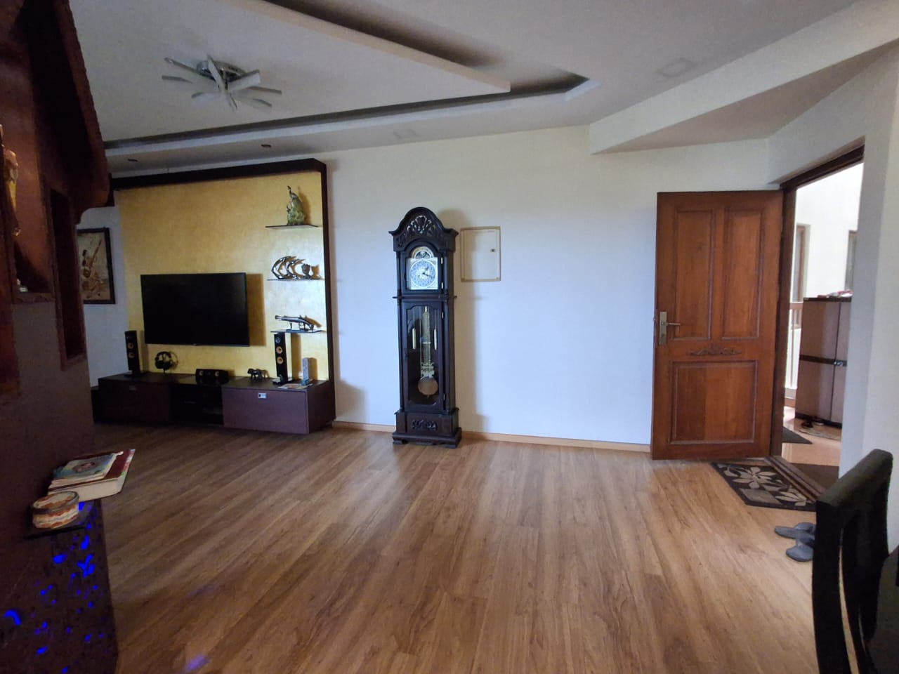 1700sqft 3BHK Fully furnished Flat