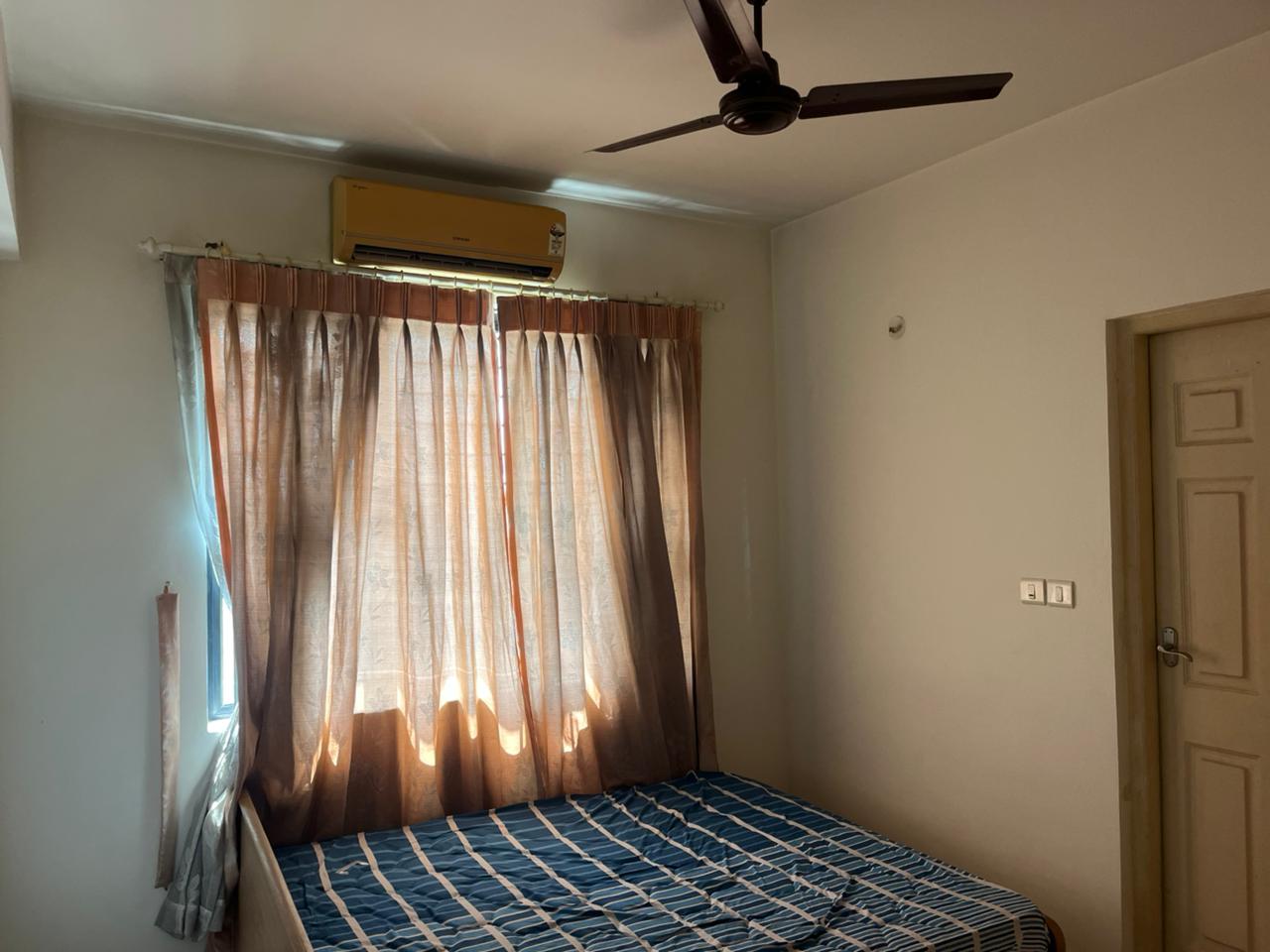 1710sqft 3BHK Semifurnished Flat