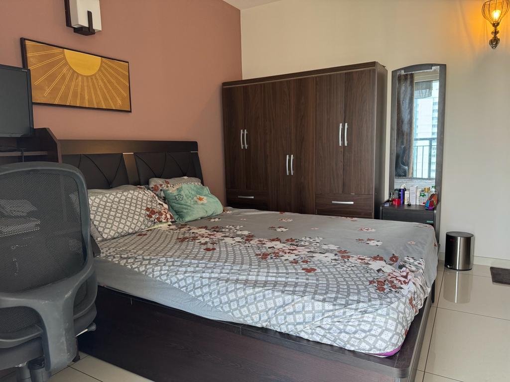 1728sqft 3BHK Fully furnished Flat
