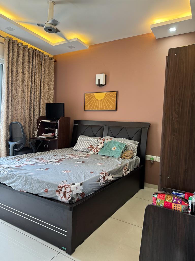 1728sqft 3BHK Fully furnished Flat