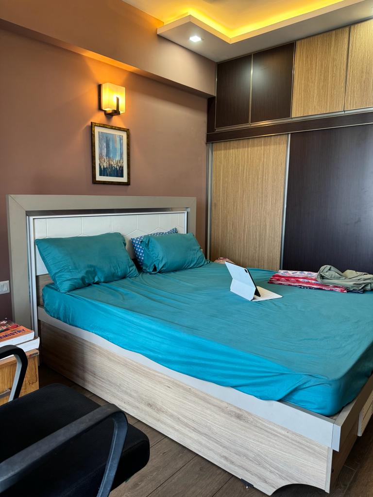 1728sqft 3BHK Fully furnished Flat