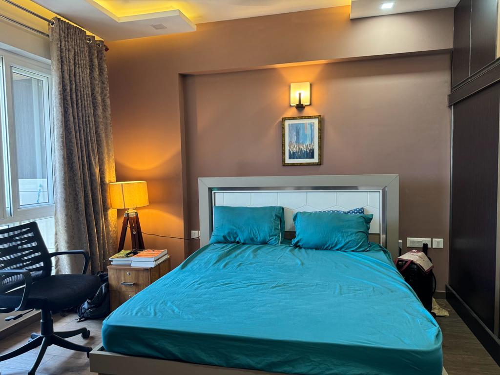 1728sqft 3BHK Fully furnished Flat