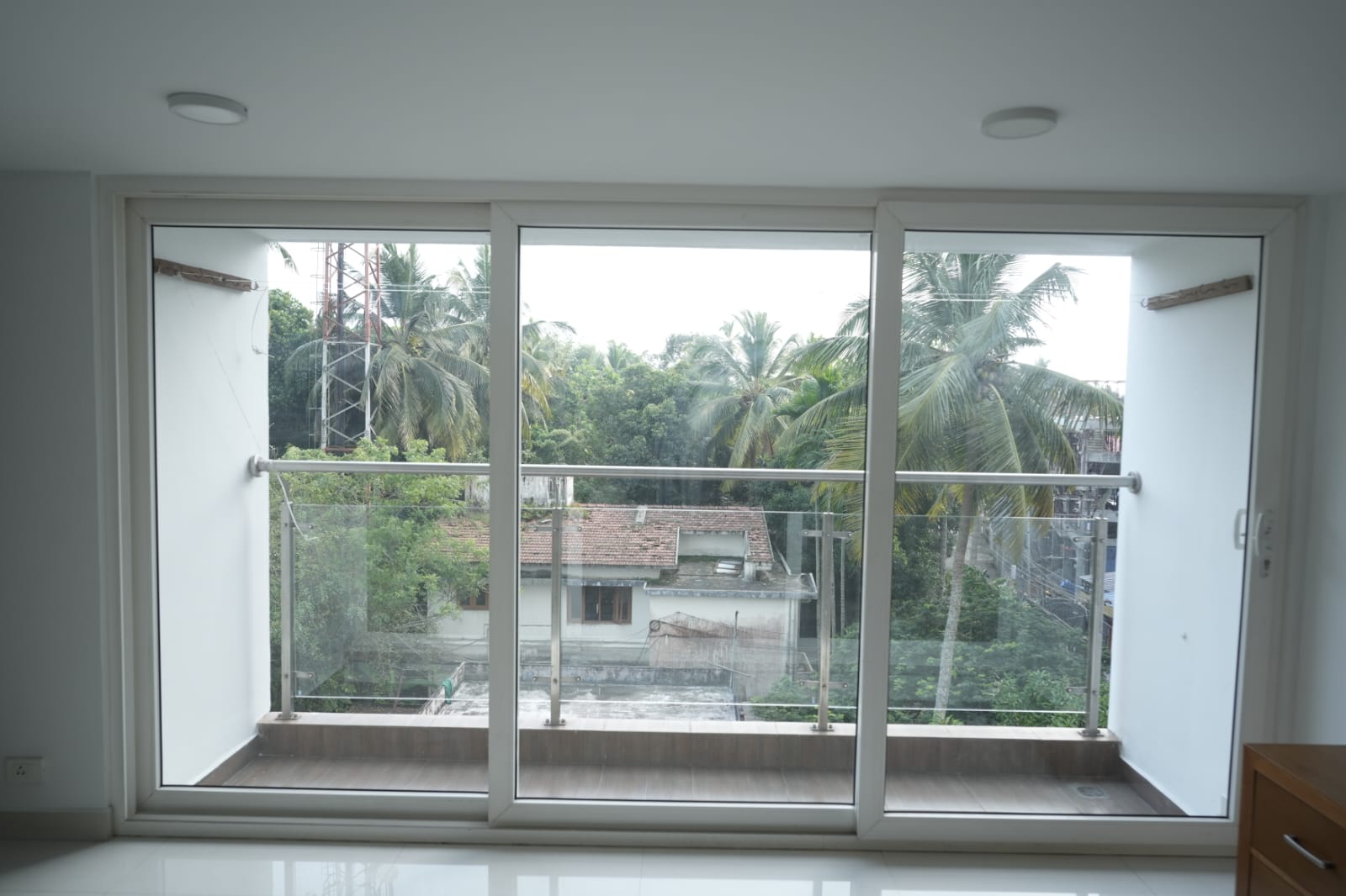 1733sqft 3BHK Semifurnished Flat