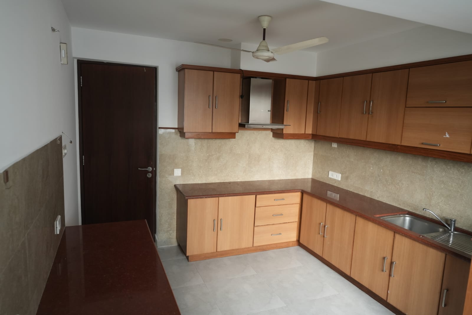 1733sqft 3BHK Semifurnished Flat
