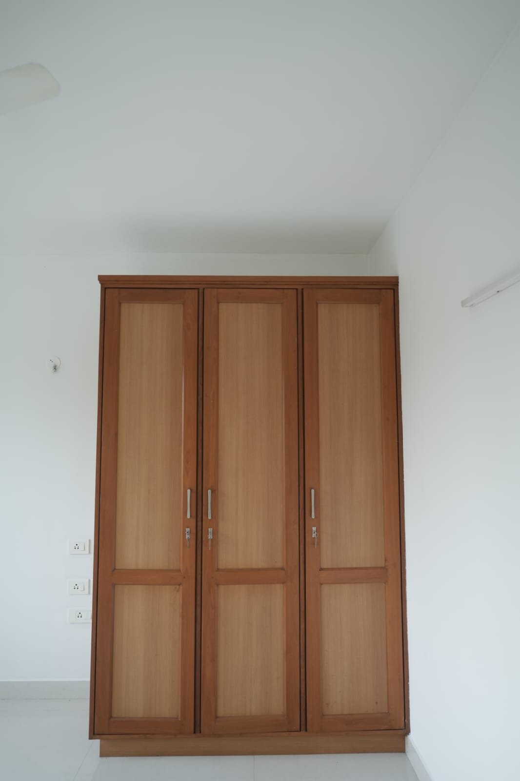 1733sqft 3BHK Semifurnished Flat