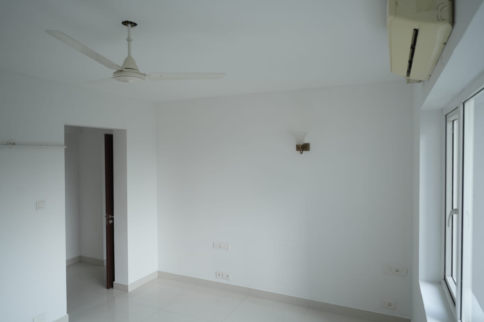 1733sqft 3BHK Semifurnished Flat