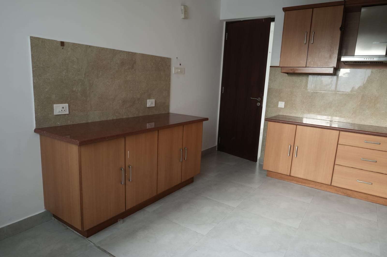 1733sqft 3BHK Semifurnished Flat