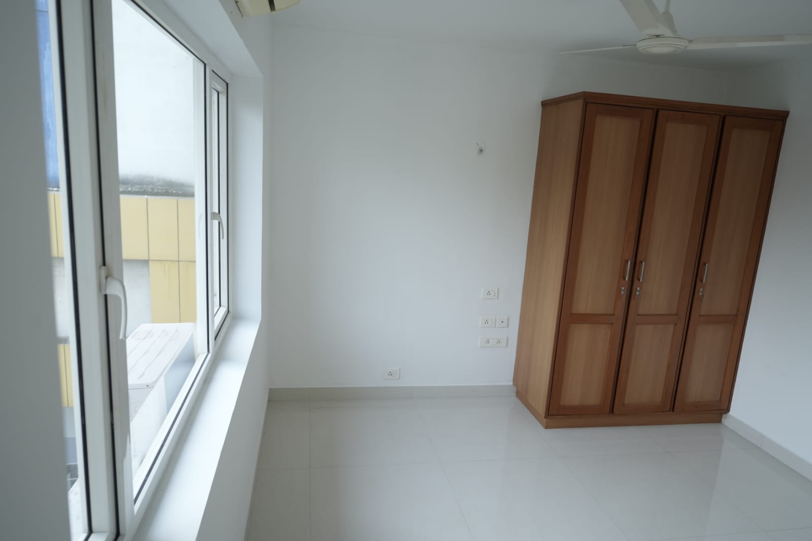 1733sqft 3BHK Semifurnished Flat