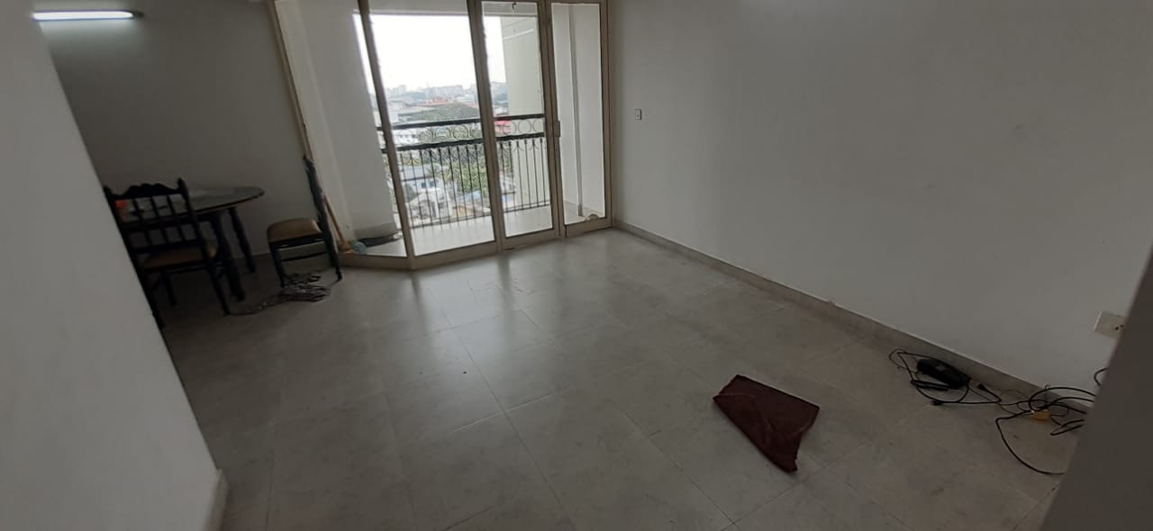 1750sqft, 3BHK Semifurnished Flat
