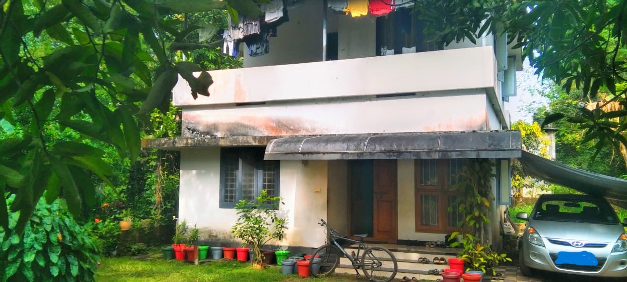 1750sqft 4BHK Semifurnished House