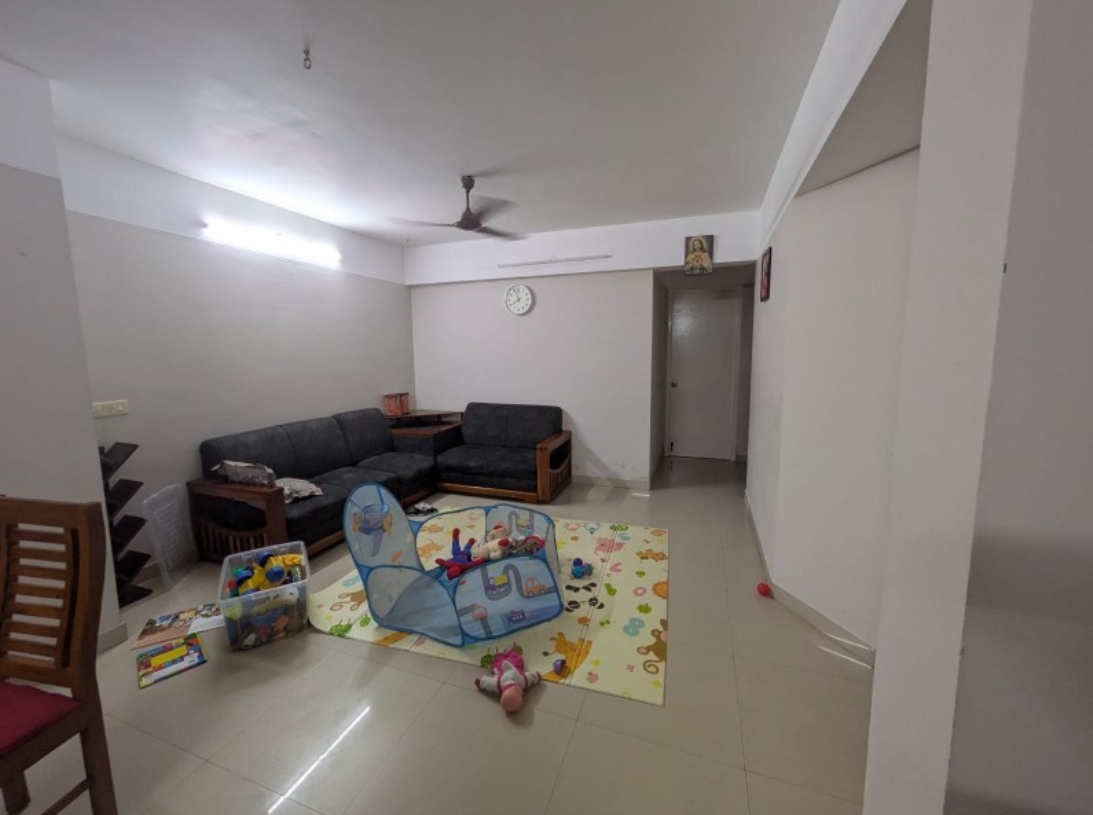1760sqft 3BHK Semifurnished Flat