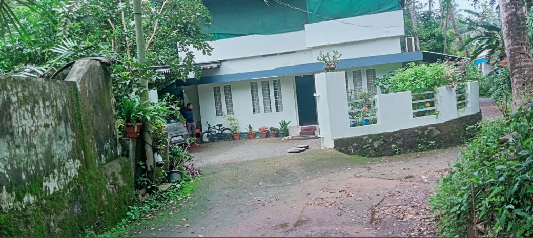 17cents Old House - for sale in kakkanad, Kochi ( Ernakulam ), Kerala