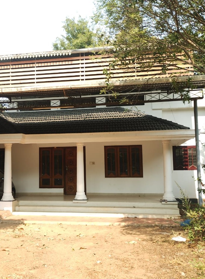 18 cents of Land with 1500sqft Old House - for sale in Kalady, Kochi ( Ernakulam ), Kerala