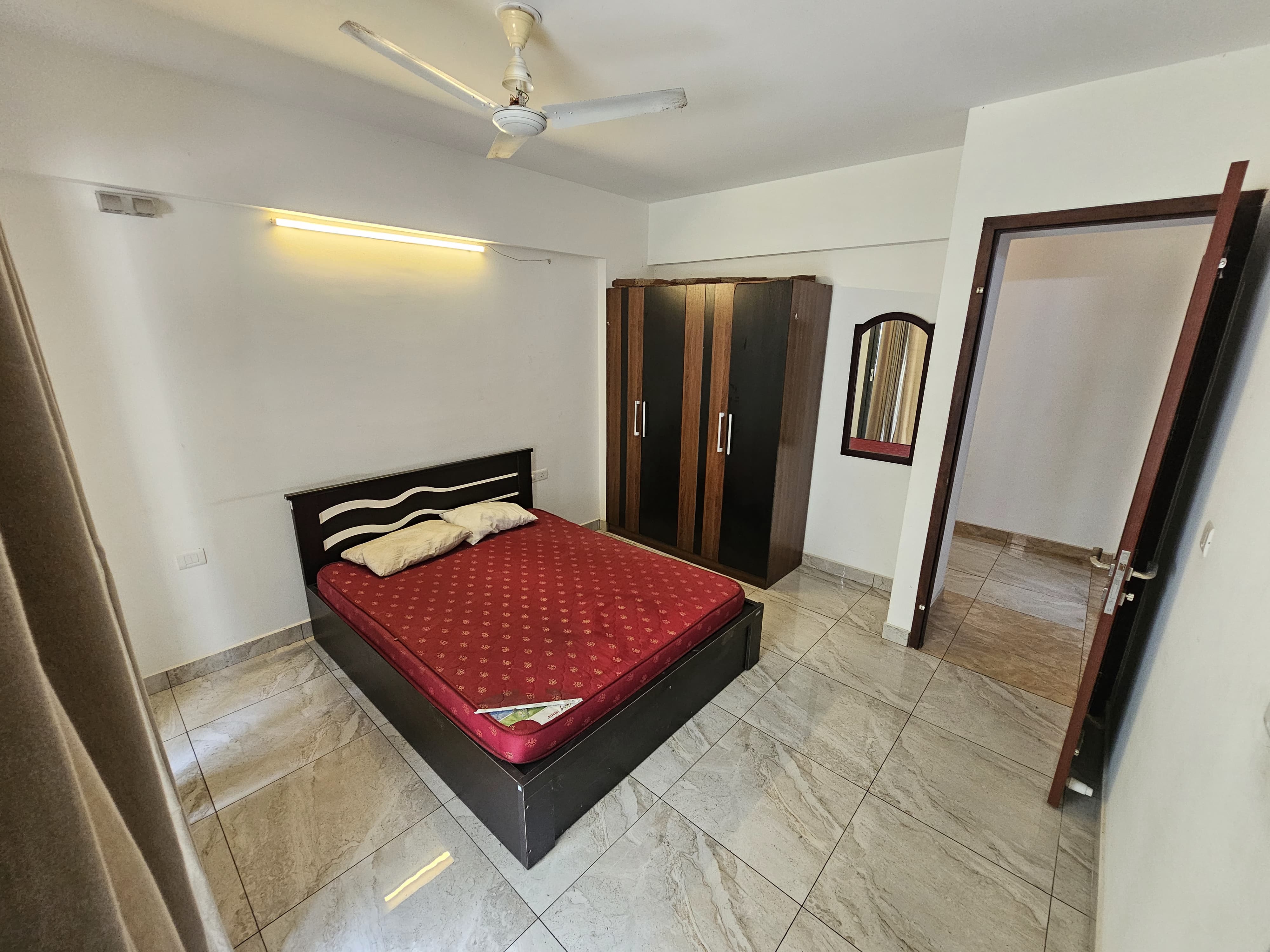 1800sqft 3BHK Semifurnished Apartment