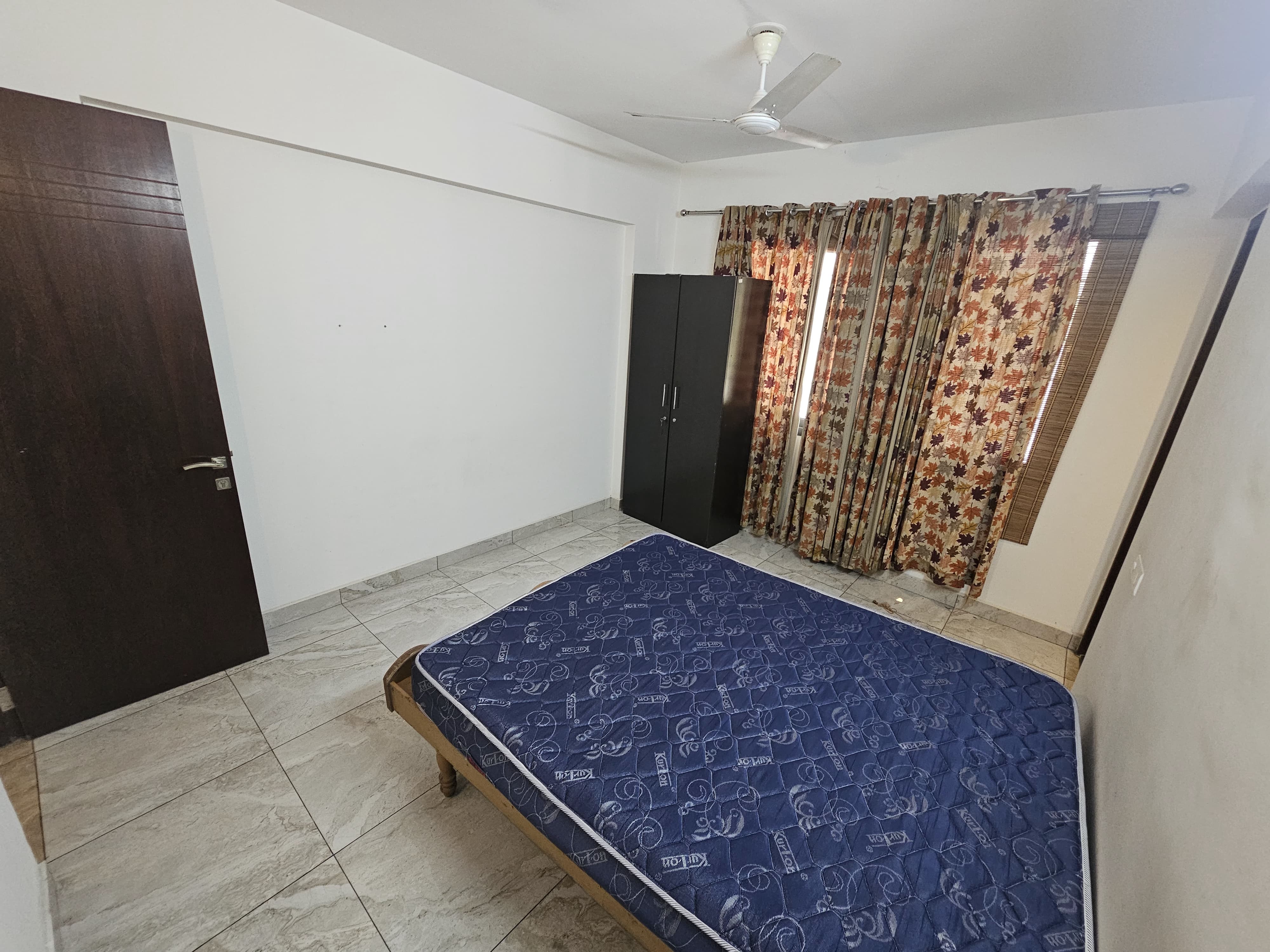 1800sqft 3BHK Semifurnished Apartment