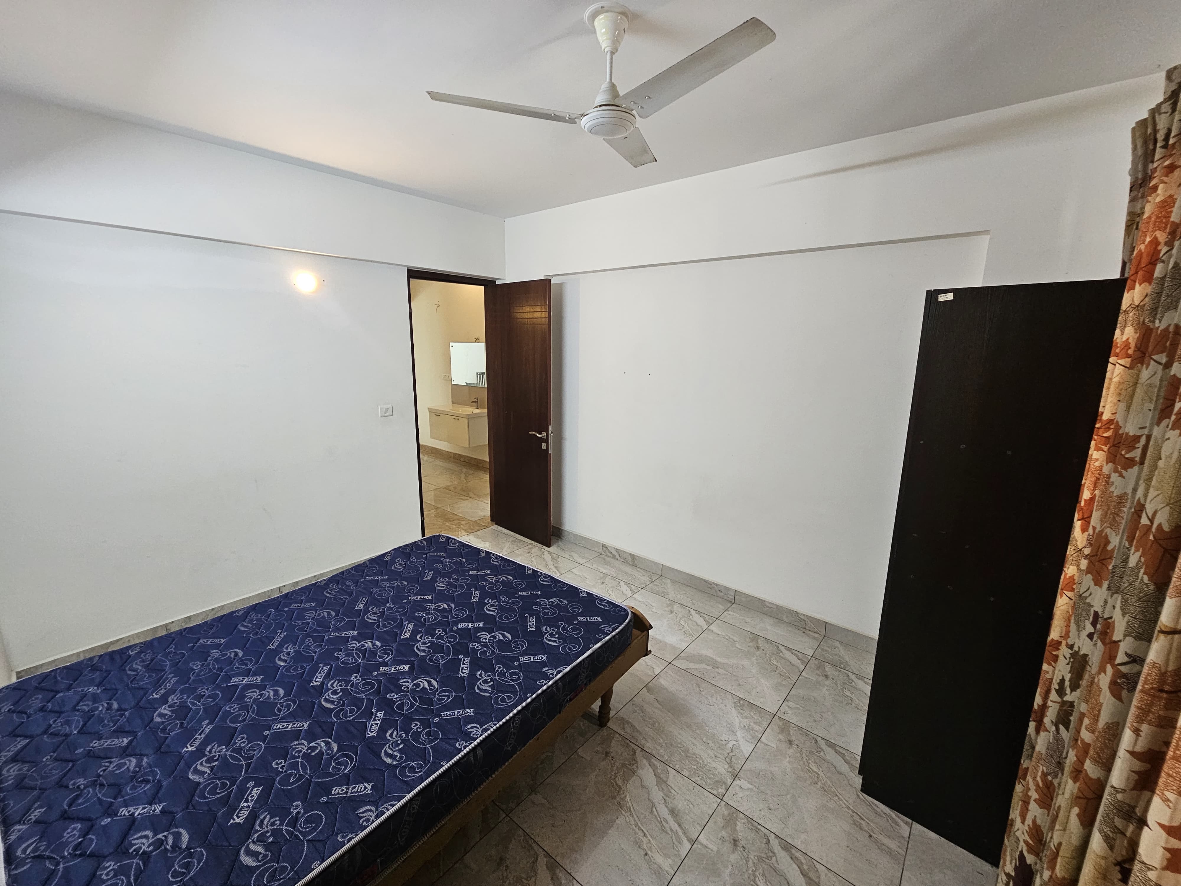 1800sqft 3BHK Semifurnished Apartment