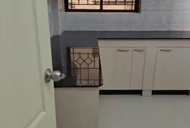 1800sqft 3BHK Semifurnished Flat
