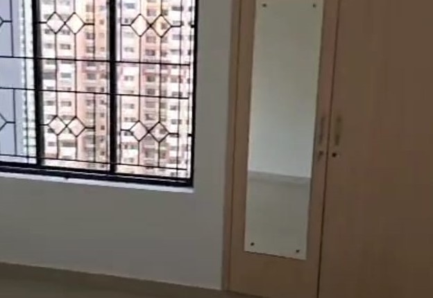 1800sqft 3BHK Semifurnished Flat