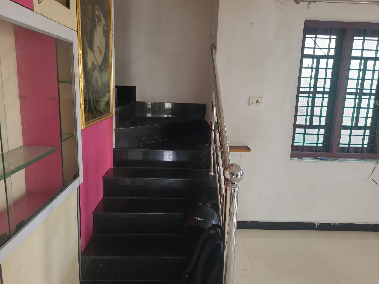 1800sqft 3BHK Semifurnished House