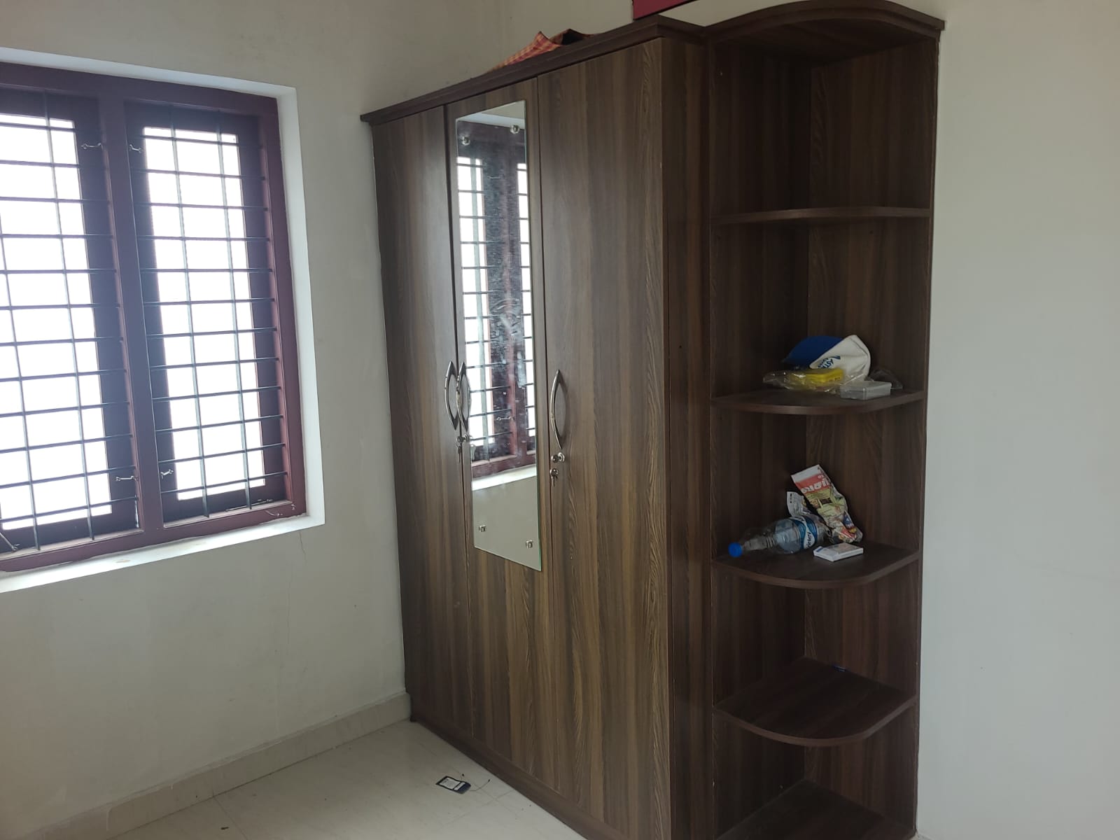 1800sqft 3BHK Semifurnished House