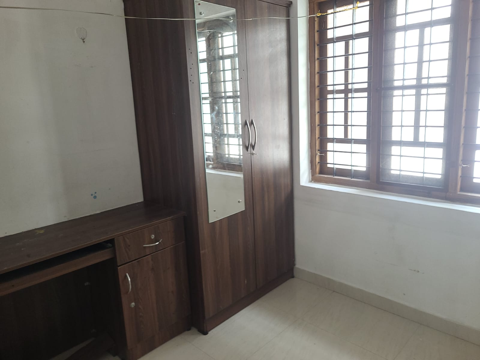 1800sqft 3BHK Semifurnished House