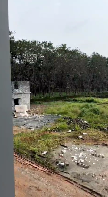 1800sqft 3BHK Semifurnished House