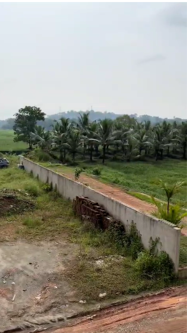 1800sqft 3BHK Semifurnished House