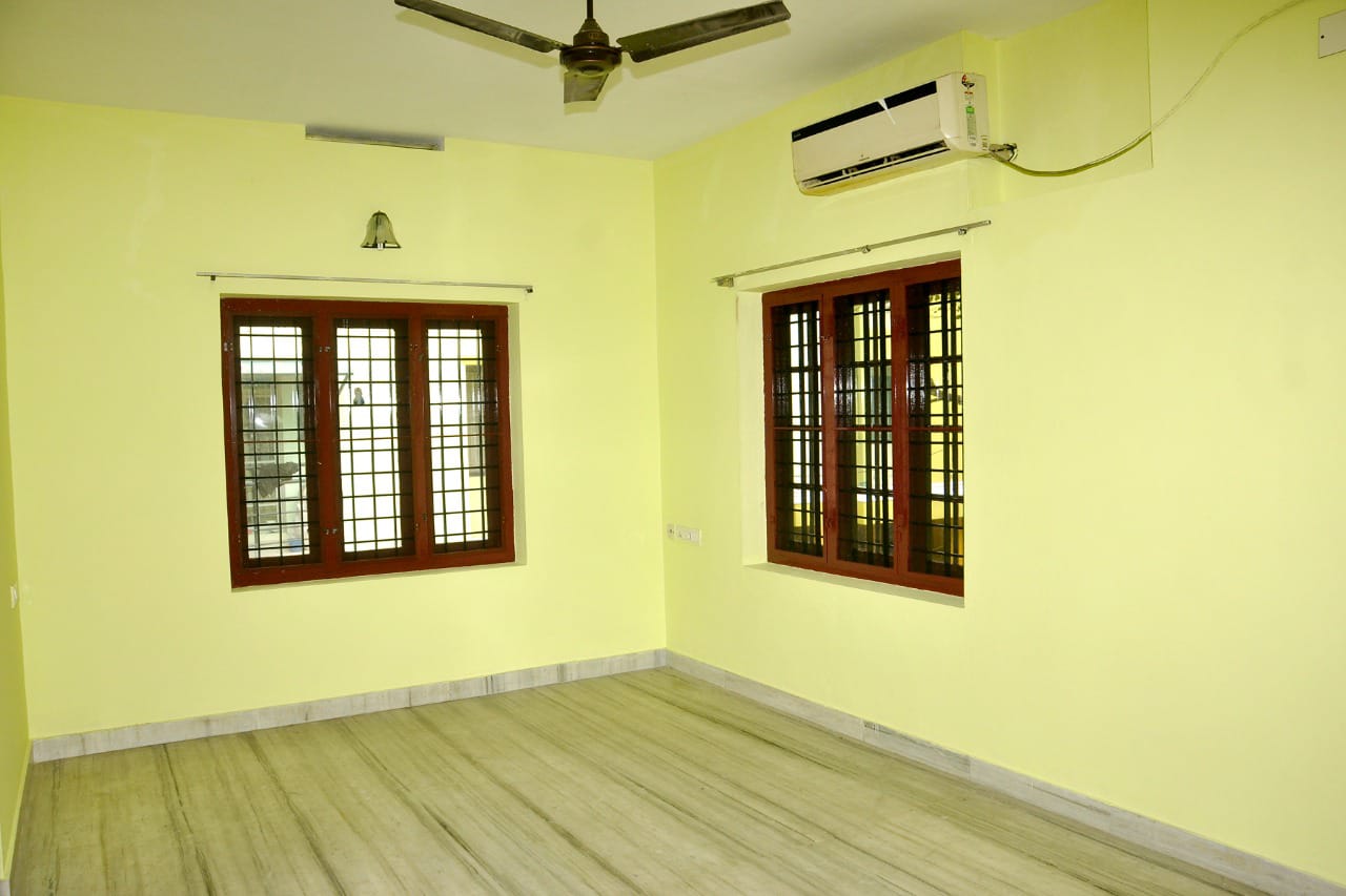 1800sqft 3BHK Semifurnished Villa in Vennala