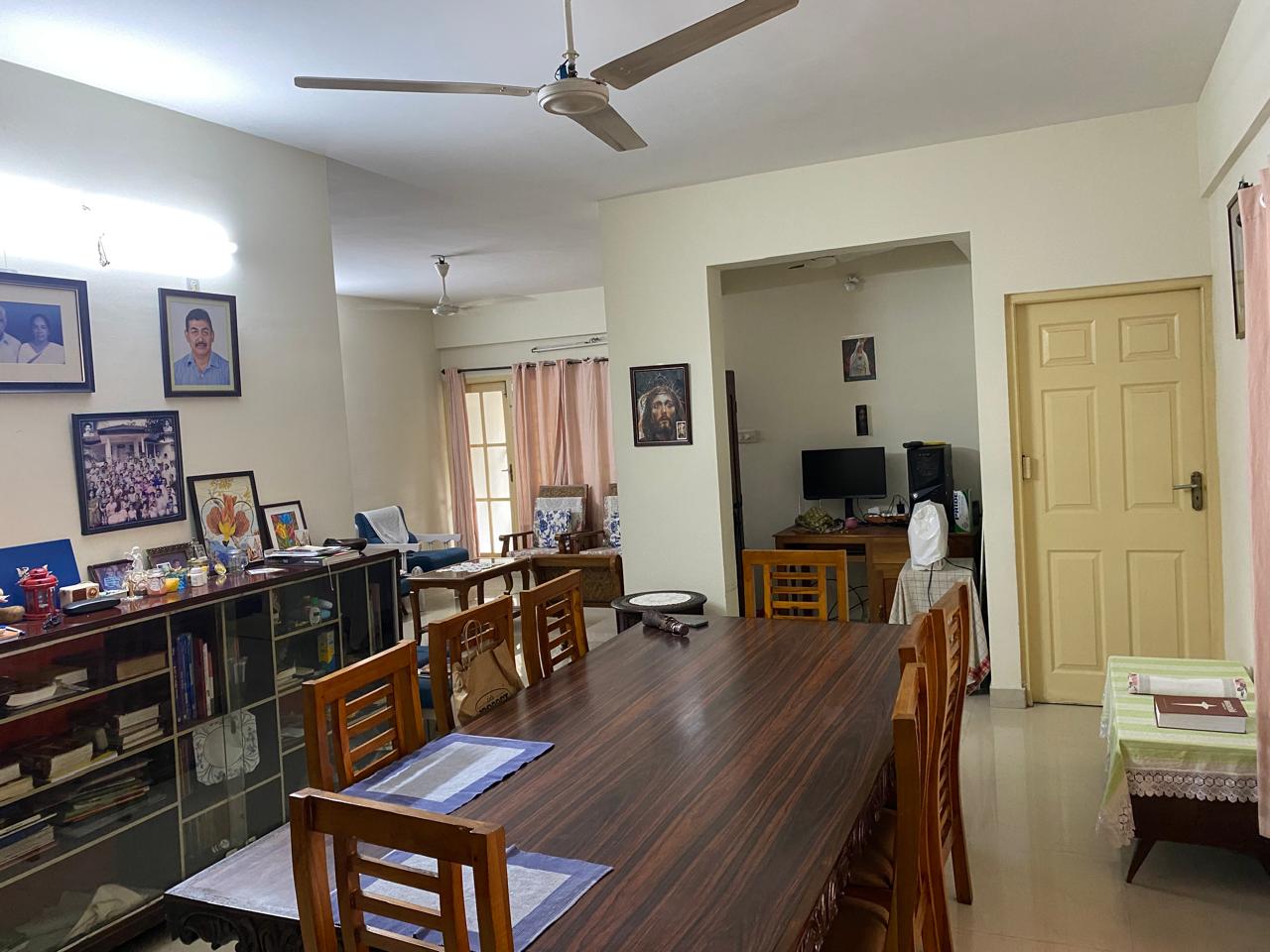 1809 3BHK Branded Semifurnished Flat