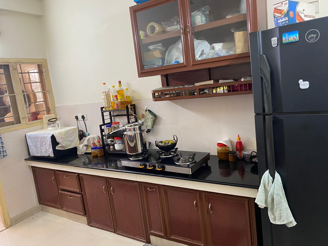 1809 3BHK Branded Semifurnished Flat