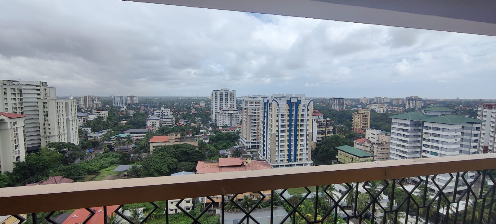 1850 sqft, Semi furnished Flat in Panampilly nagar, Ernakulam