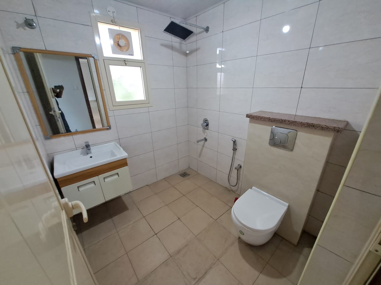 1856sqft 3BHK Semifurnished unused Apartment in Chitoor Road, Kacheripady