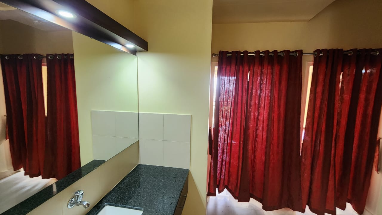 1880sqft 3BHK Furnished Flat