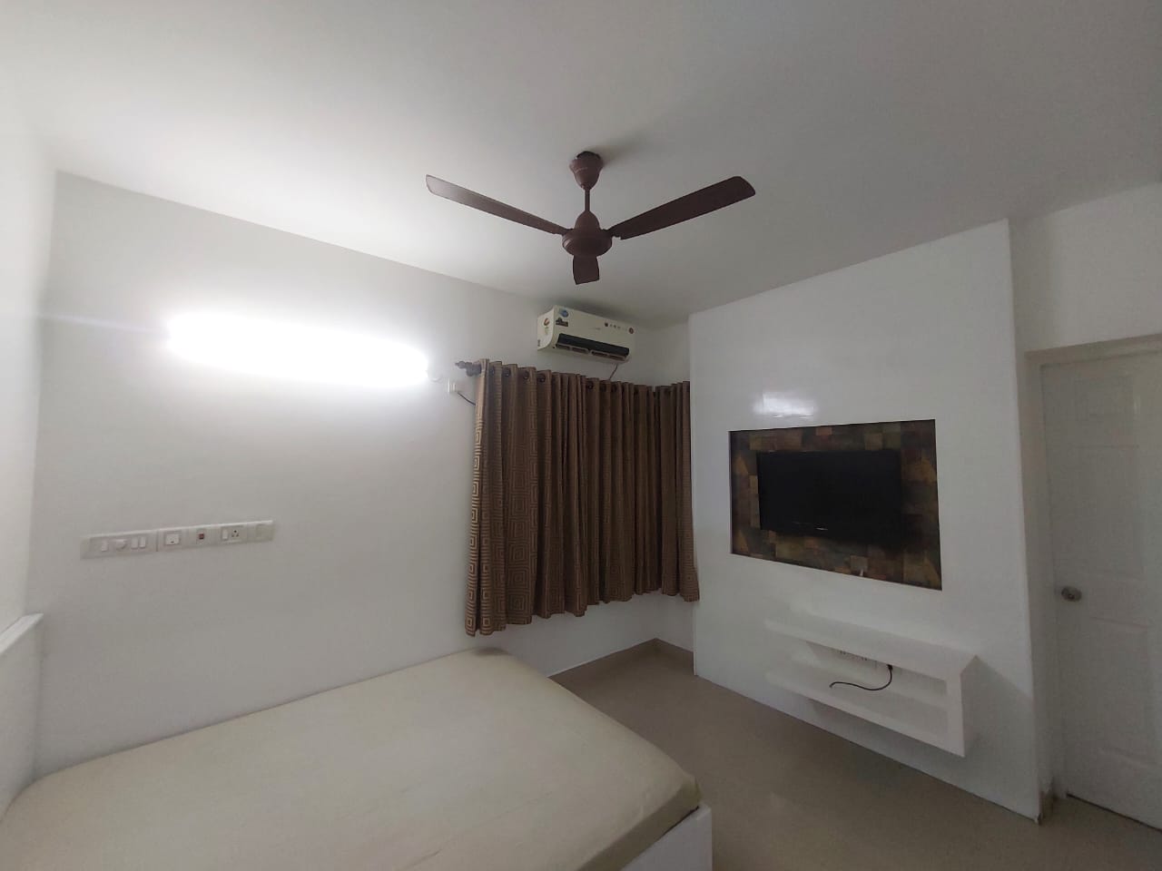 1885sqft 2BHK Fully furnished Flat