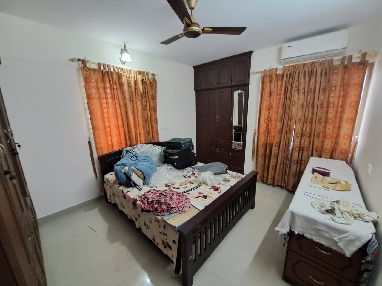 1900sqft 3BHK Fully furnikkshed Apartment