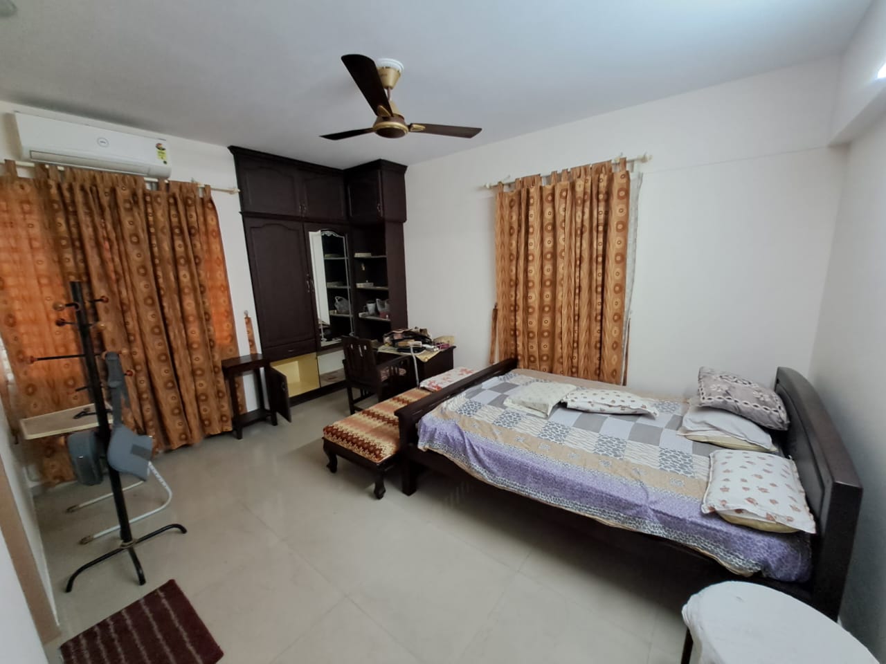 1900sqft 3BHK Fully furnikkshed Apartment