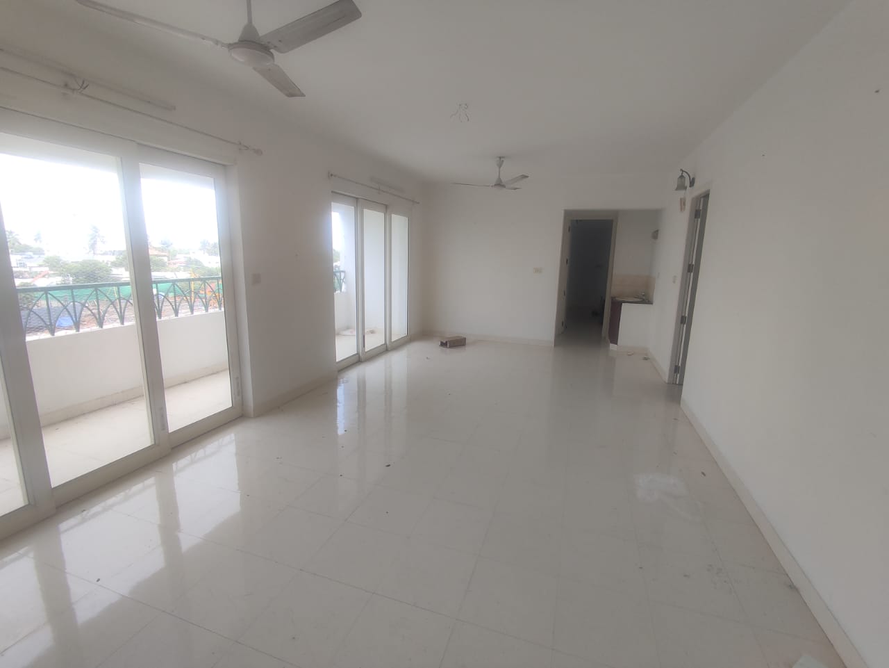 1900sqft 3BHK Semifurnished Flat