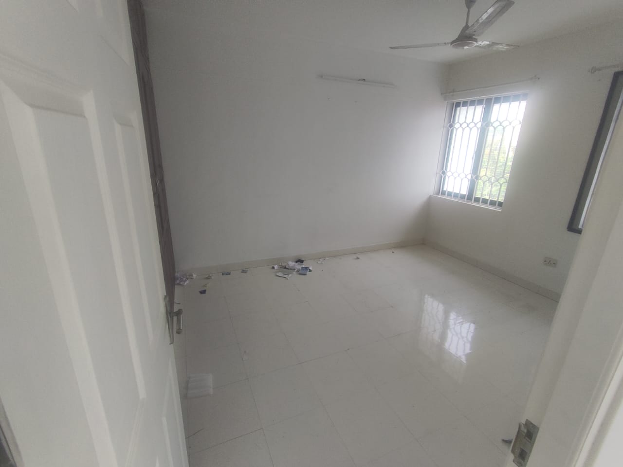 1900sqft 3BHK Semifurnished Flat