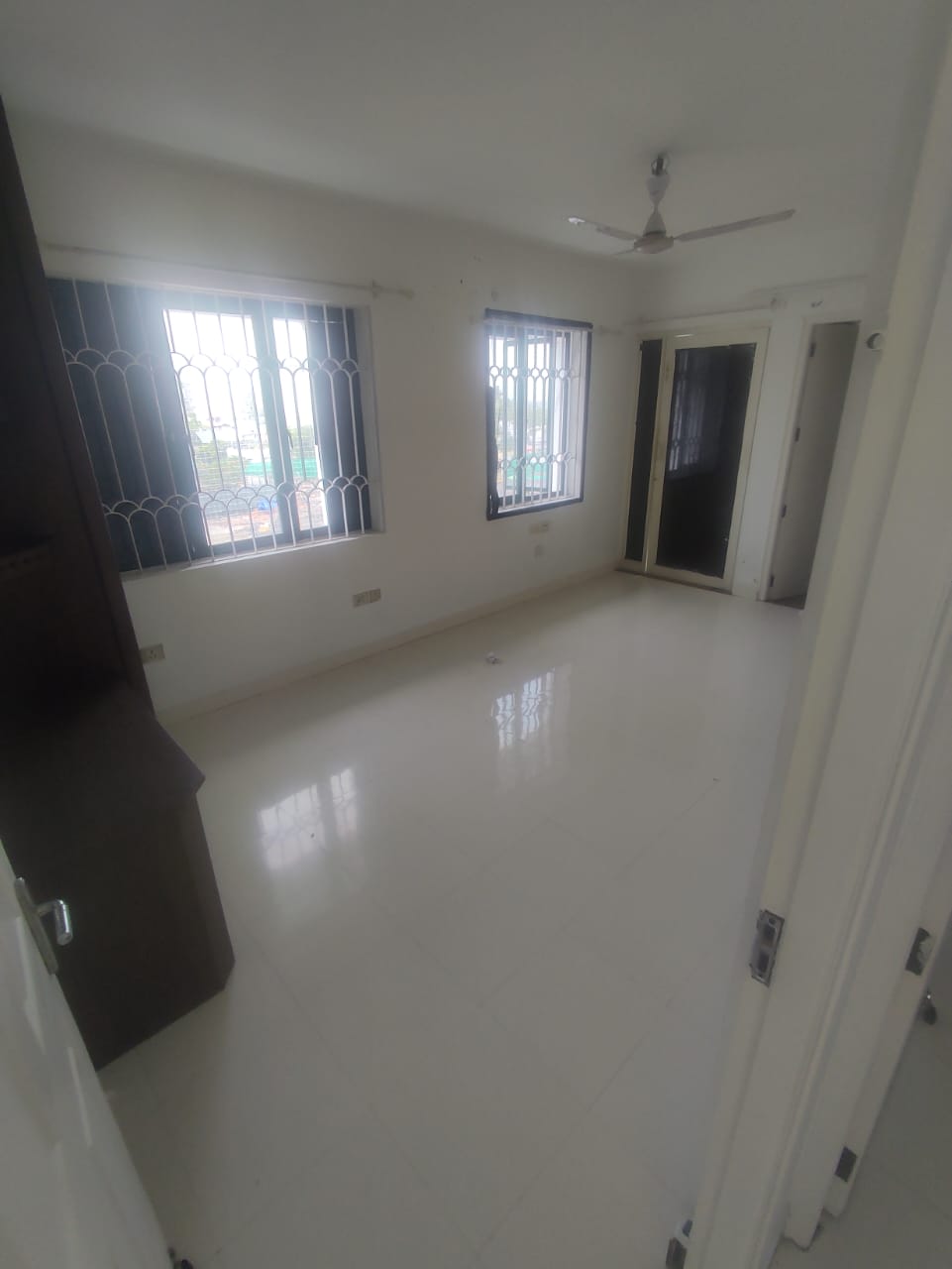 1900sqft 3BHK Semifurnished Flat