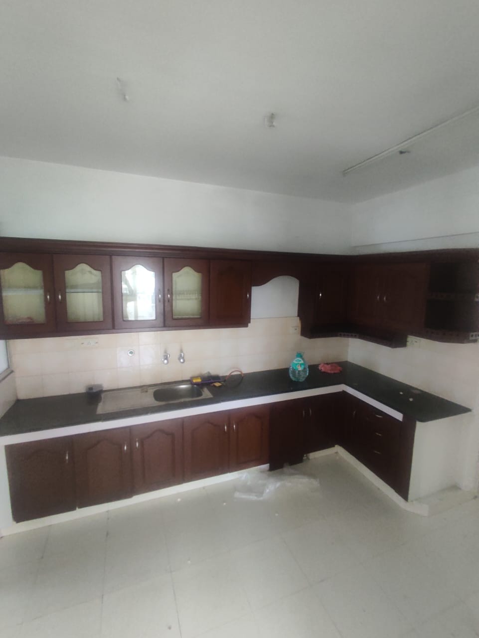 1900sqft 3BHK Semifurnished Flat