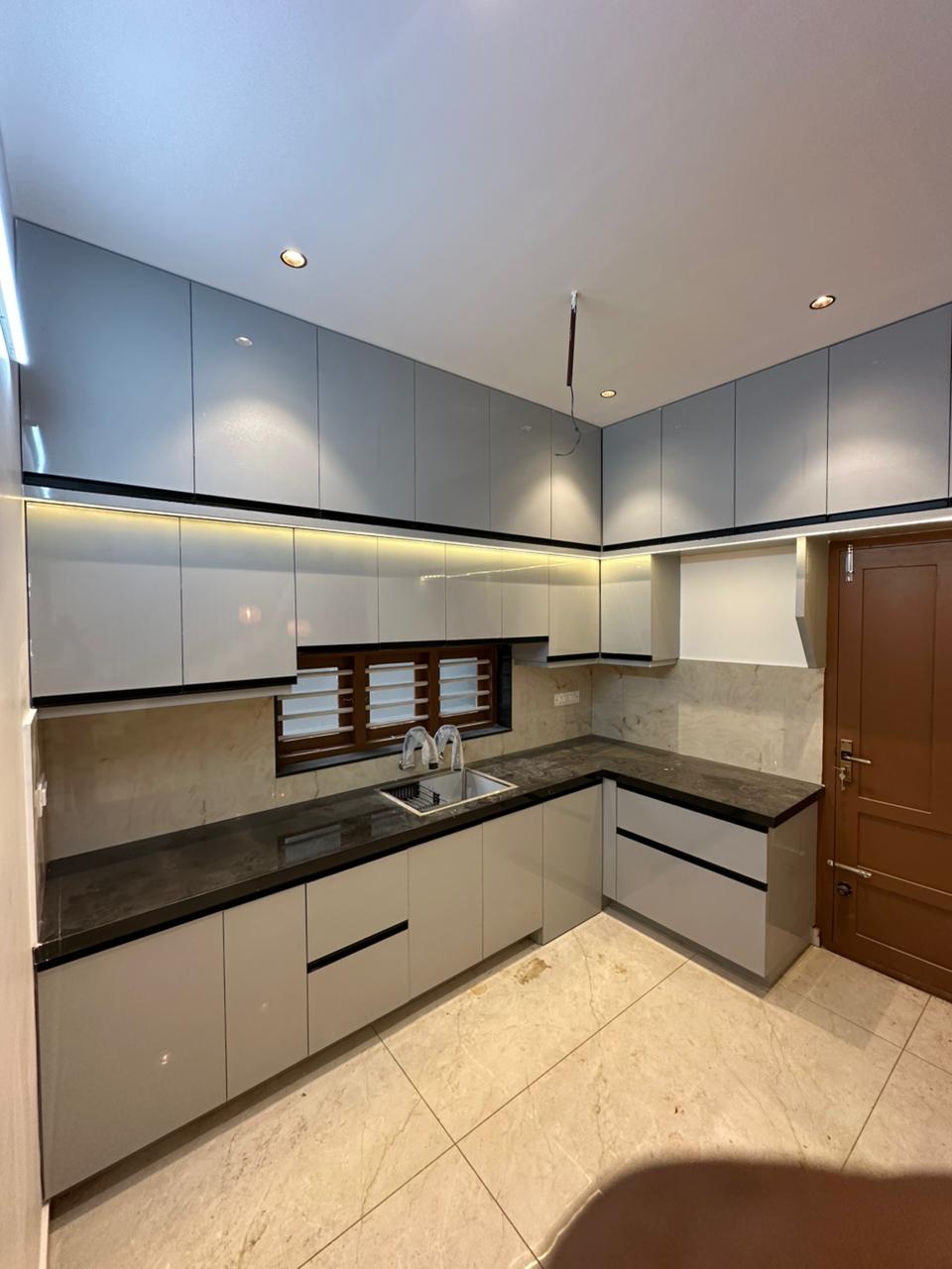1900sqft 4BHK Semifurnished House