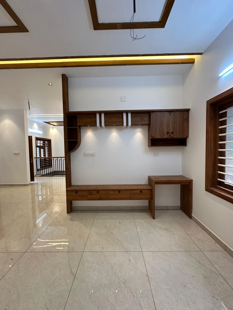 1900sqft 4BHK Semifurnished House