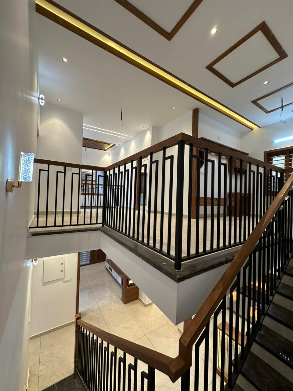 1900sqft 4BHK Semifurnished House
