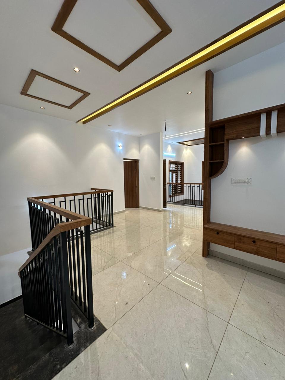 1900sqft 4BHK Semifurnished House