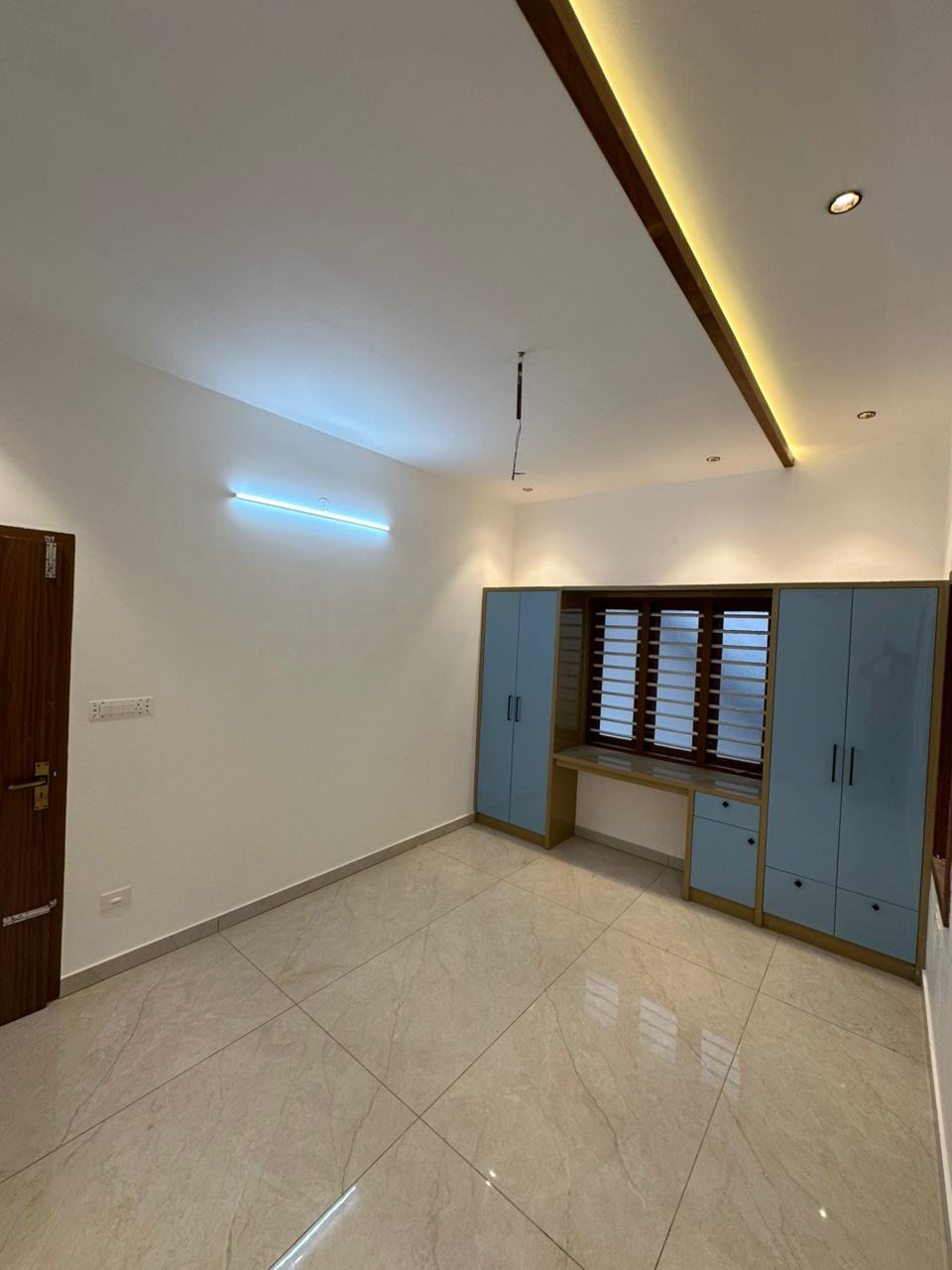 1900sqft 4BHK Semifurnished House