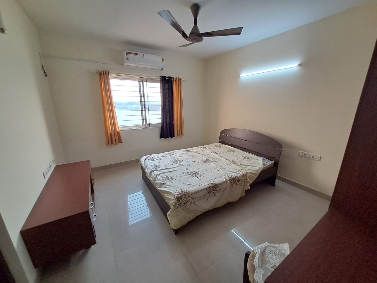 1922sqft 3BHK Fully Furnished Luxury Flat