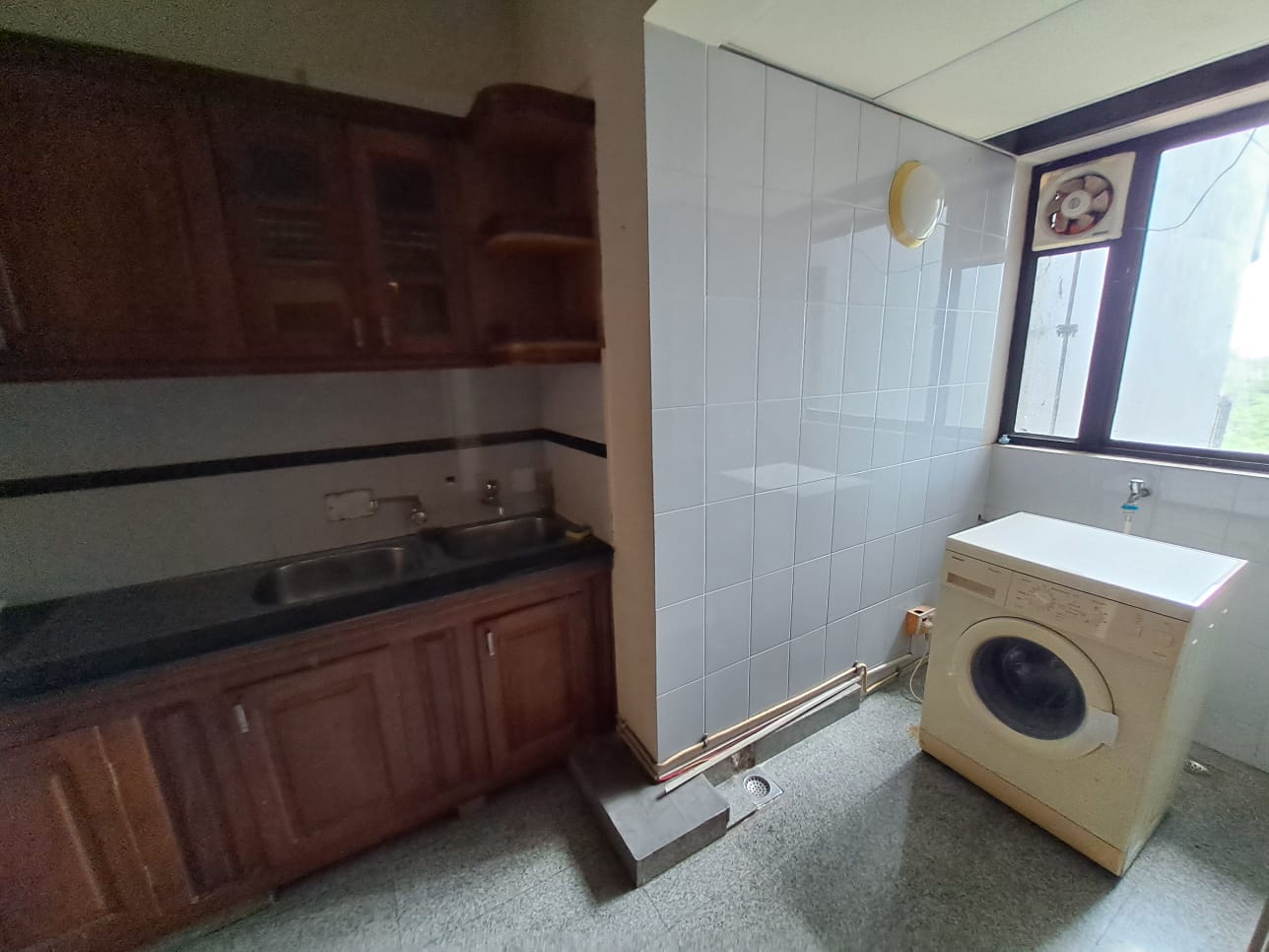 1950sqft 3BHK Fully furnished Flat